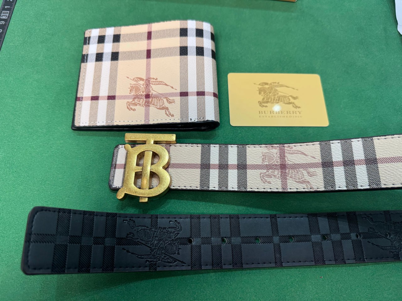 Burberry — Check-pattern belt — QC 2