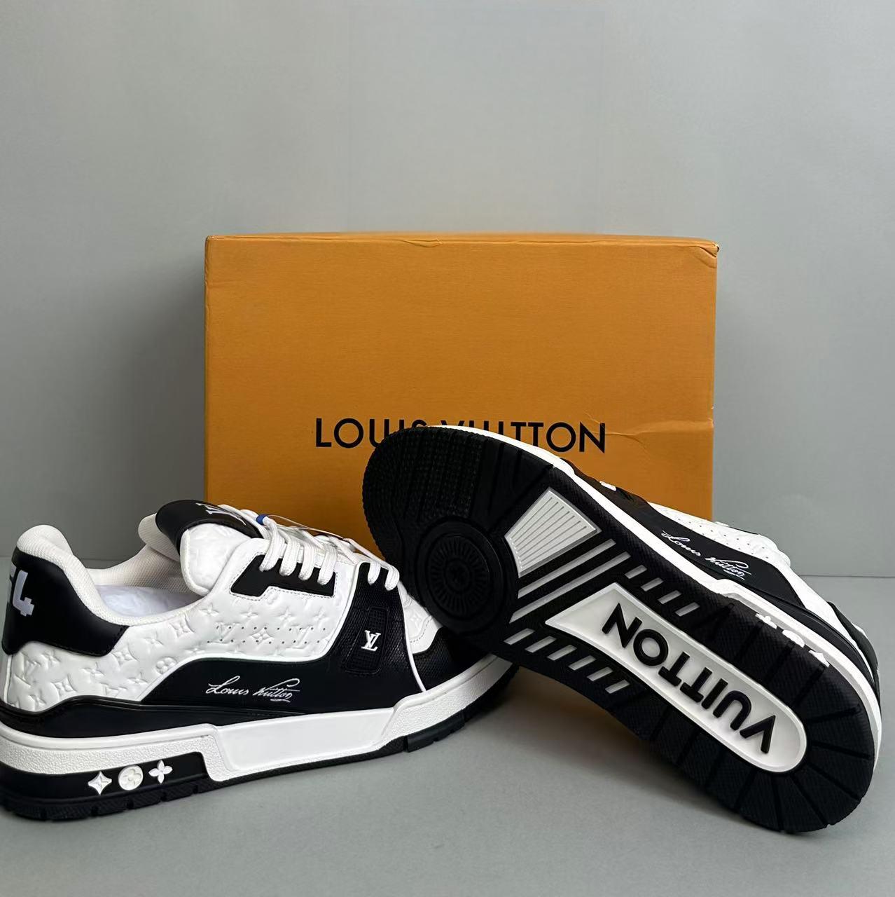 Louis Vuitton — Sneakers — QC 2