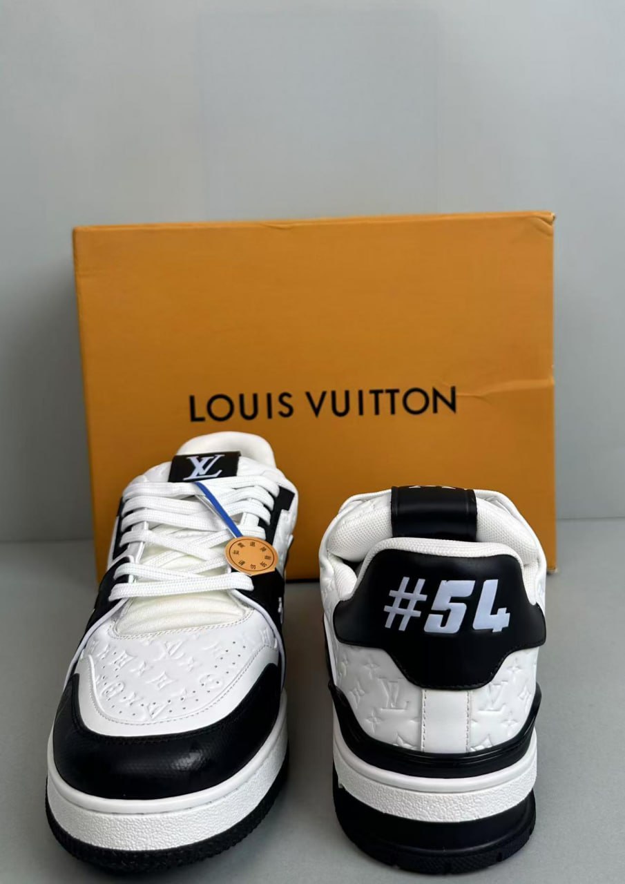 Louis Vuitton — Sneakers — QC 3