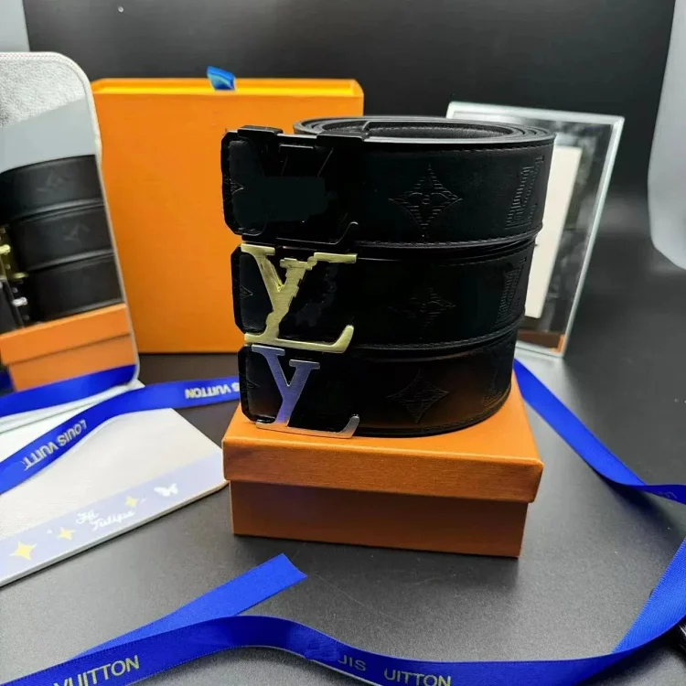 Louis Vuitton — Belt